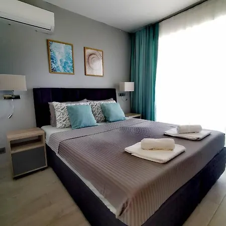 Blue Breeze Pensionat 4*